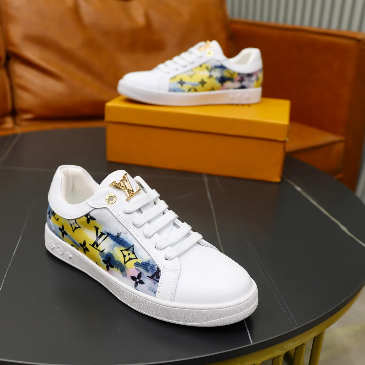 Ex-factory price: 400💰🙅‍♂️🙅‍♂️🙅‍♂️ Brand: LV Louis Vuitton Standard code: 38-44 (45 customized) Grade: Same as the official website Material: Original material splicing Comfortable and breathable lining Lightweight and wear-resistant sports outsole Style category: Men's fashionable casual shoes Running sneakers Distinguished luxury brand elements Top luxury Color: actual picture color